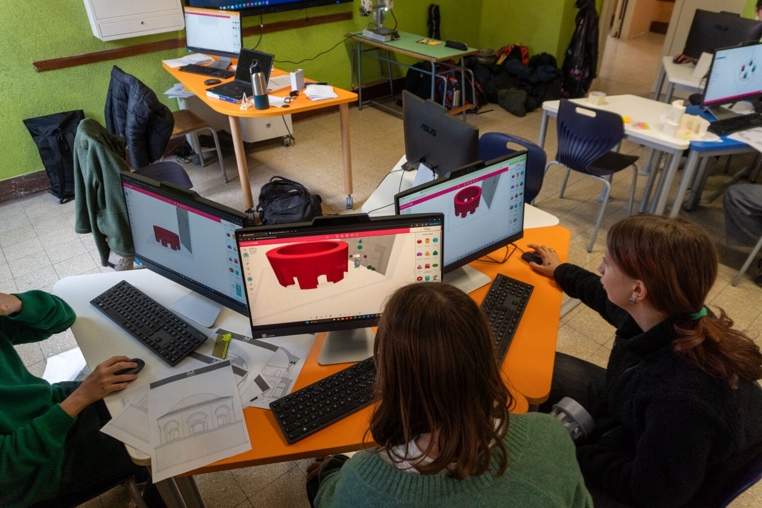 Studenti che modellano in 3D il Mausoleo con ScholastiCAD