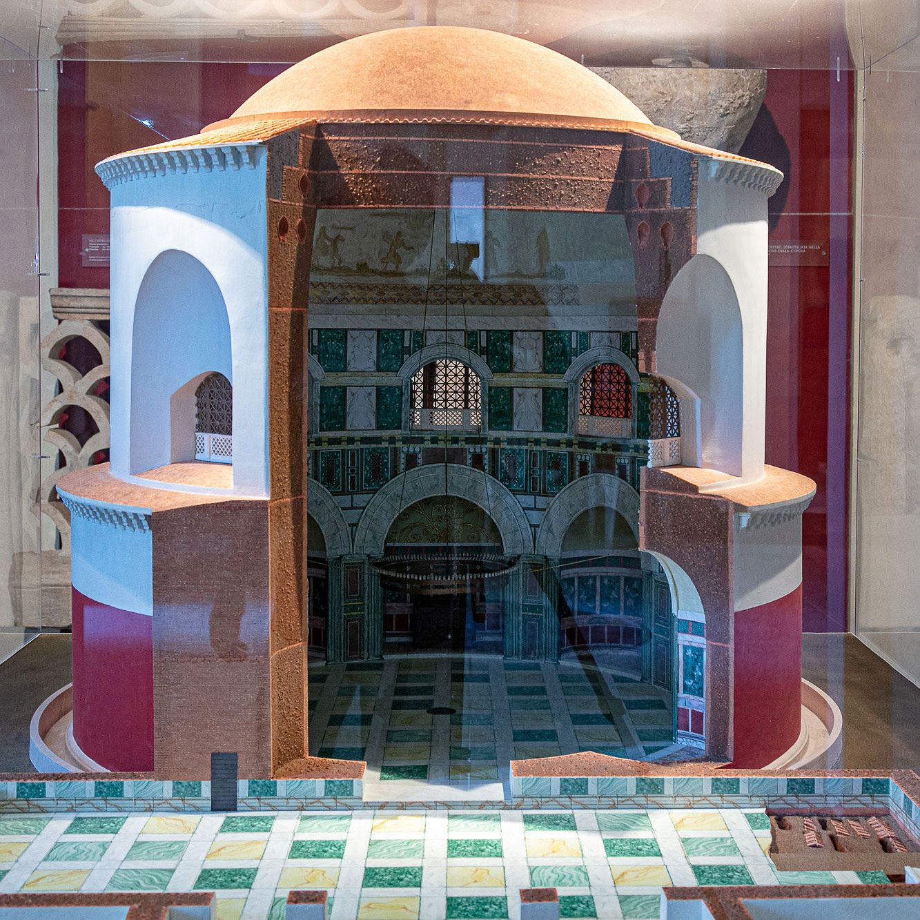 Ricostruzione museale dell’aspetto originario del Mausoleo di Sant’Elena con la cupola